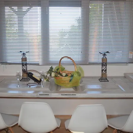 Holiday home Penelope Bungalow Luxury Near To Airport Dhrafi