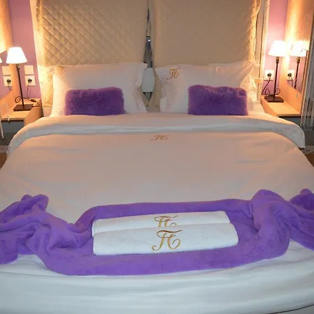Penelope Bungalow Luxury Near To Airport